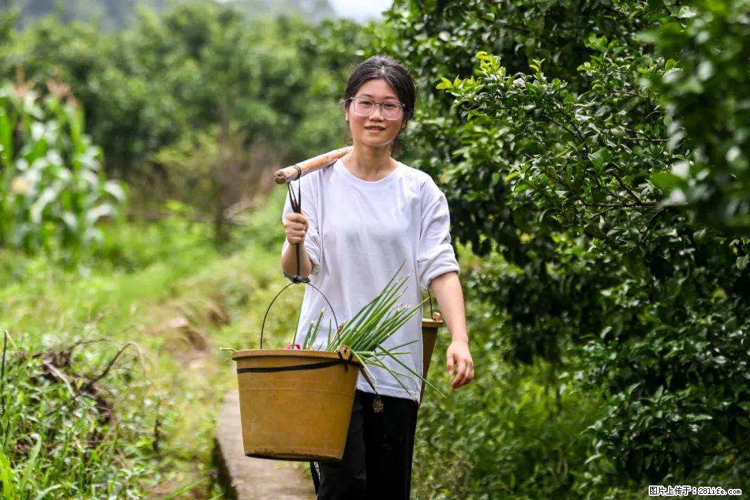 全网追的“扁担女孩”，找了一份暑假工，时薪12元 - 大庆生活资讯 - 大庆28生活网 dq.28life.com