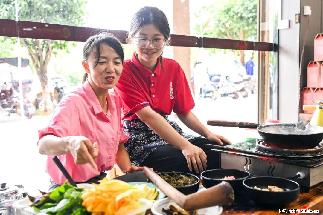 全网追的“扁担女孩”，找了一份暑假工，时薪12元 - 大庆生活资讯 - 大庆28生活网 dq.28life.com